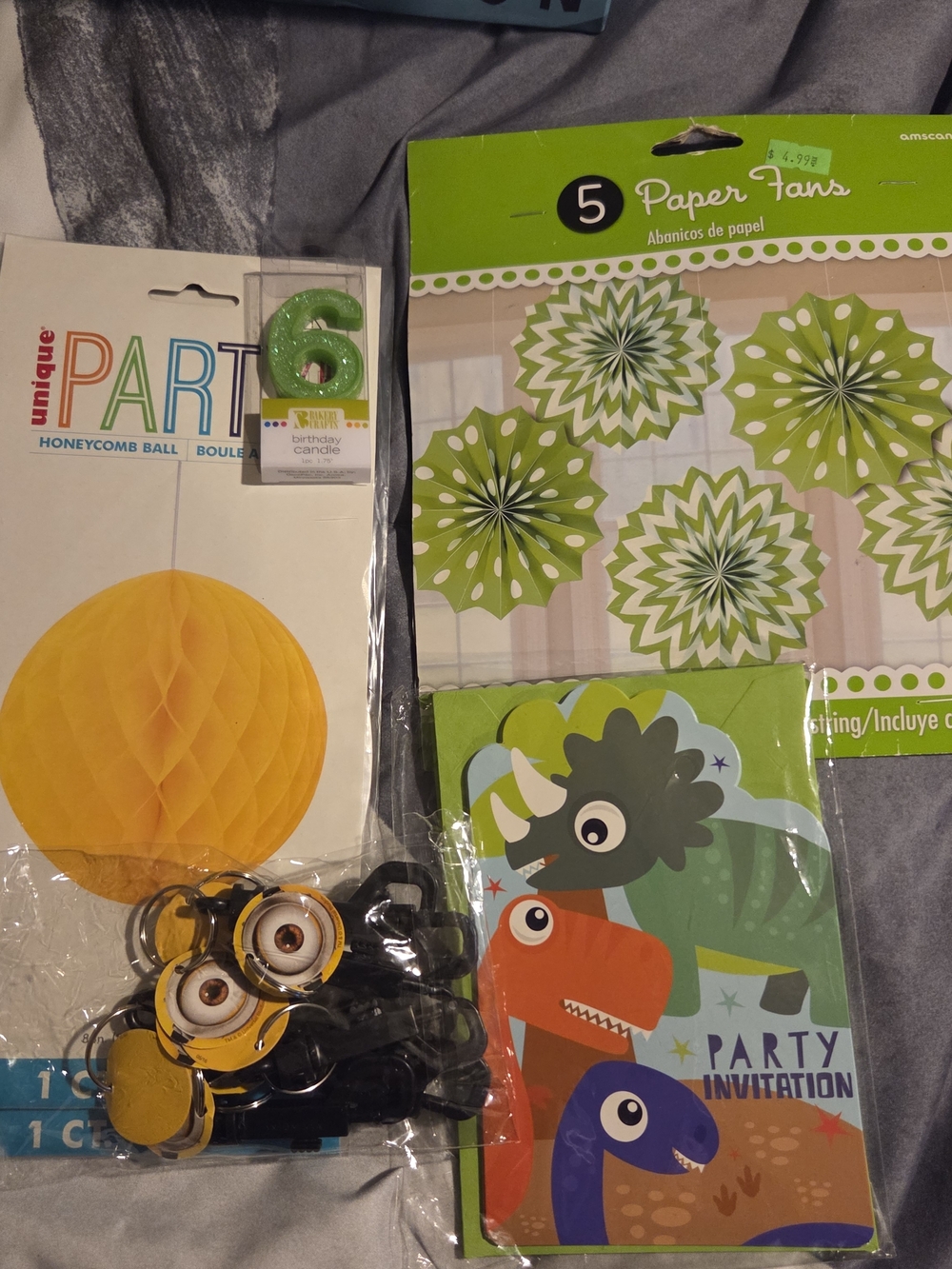 Amscan Green Paper Fans and Dinosaur Party Invites